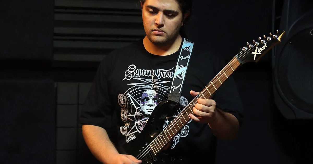 A rock band or pop band is a small musical ensemble that performs rock music, pop music, or a related genre.